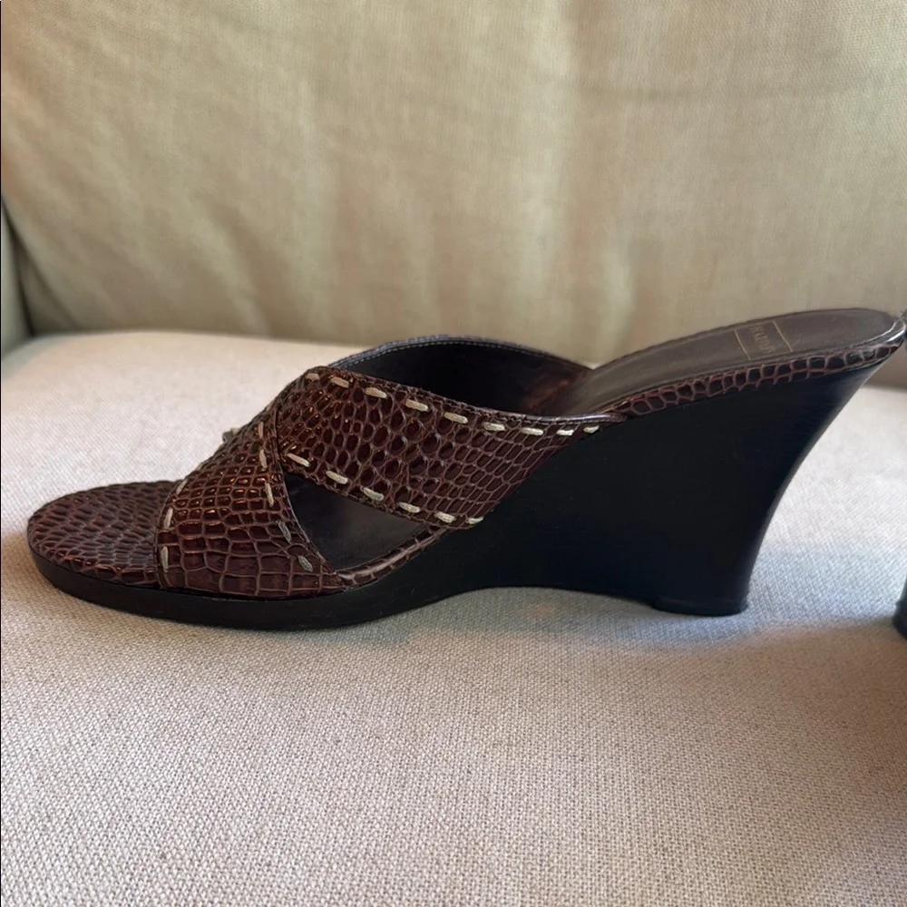 Harold's Vintage Brown Leather Wedges with‎ Woven Design